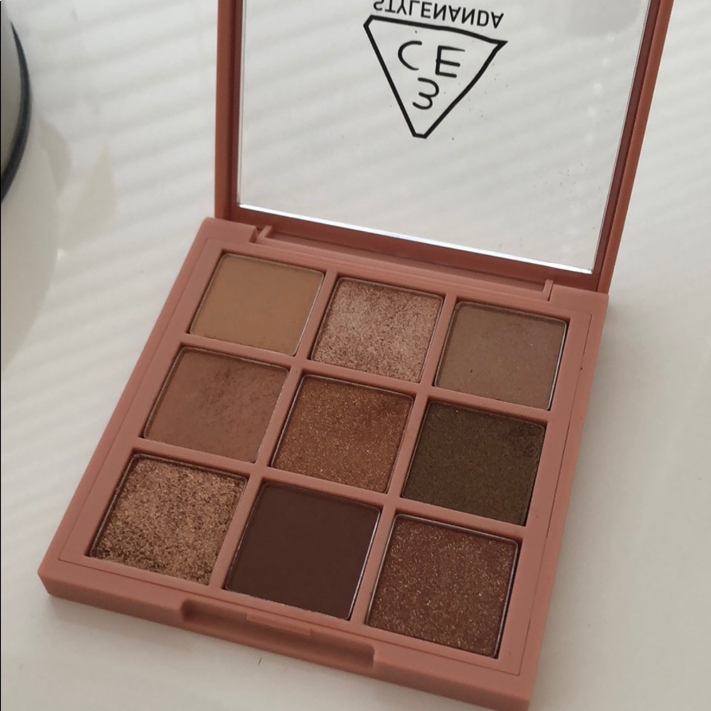 3CE eyeshadow quad overtake